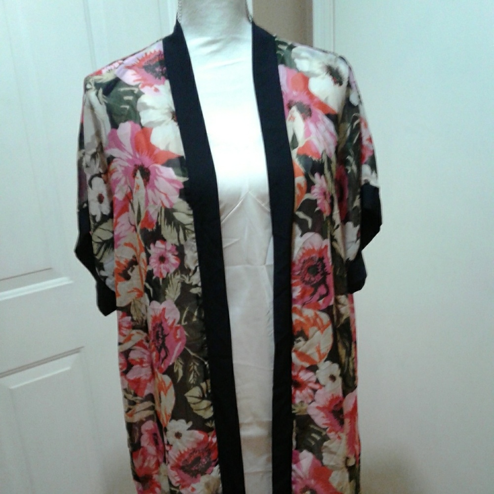 🌺 Like New Poetry Floral Print Kimono Robe